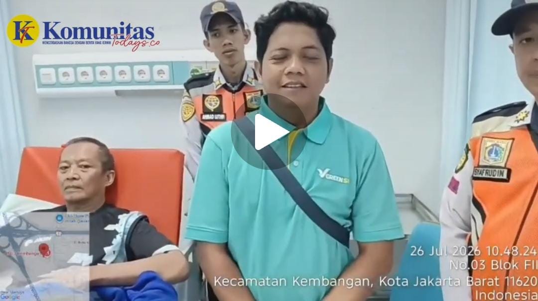 Anggota Dishub Kembangan Sigap Evakuasi Korban Kecelakaan di Jalan Meruya Utara